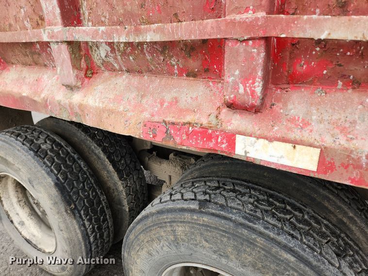 image for item LX9580 1995 Ford LNT8000  dump truck