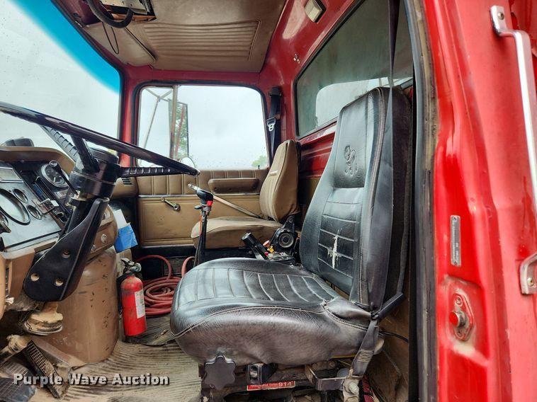 image for item LX9580 1995 Ford LNT8000  dump truck