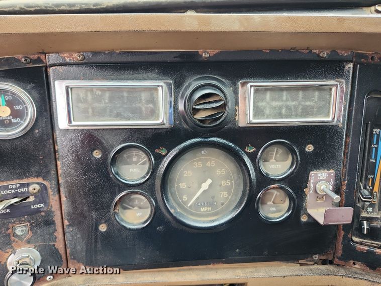 image for item LX9580 1995 Ford LNT8000  dump truck