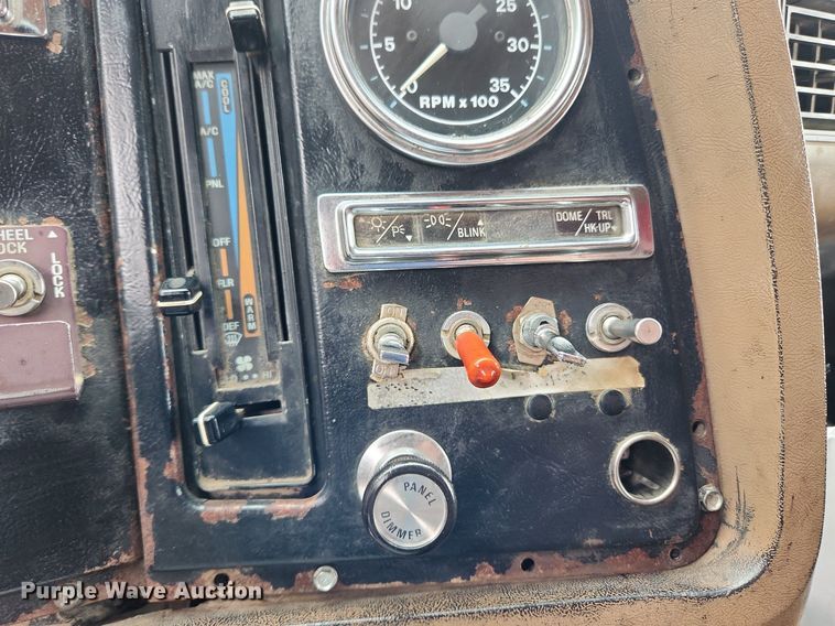 image for item LX9580 1995 Ford LNT8000  dump truck