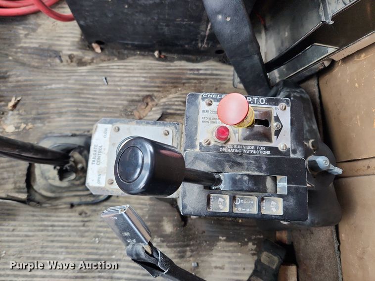 image for item LX9580 1995 Ford LNT8000  dump truck