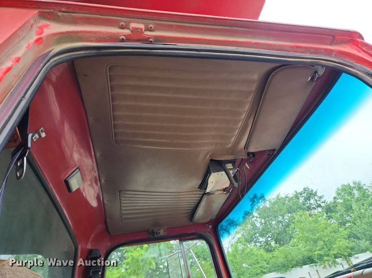 image for item LX9580 1995 Ford LNT8000  dump truck