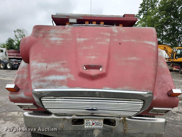 image for item LX9580 1995 Ford LNT8000  dump truck