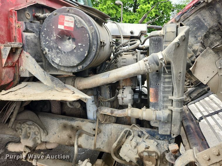 image for item LX9580 1995 Ford LNT8000  dump truck