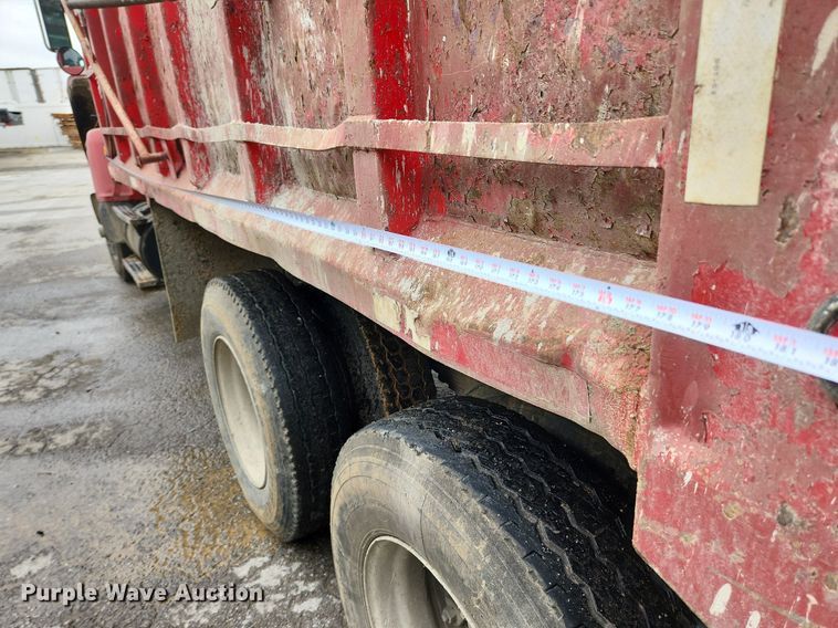 image for item LX9580 1995 Ford LNT8000  dump truck