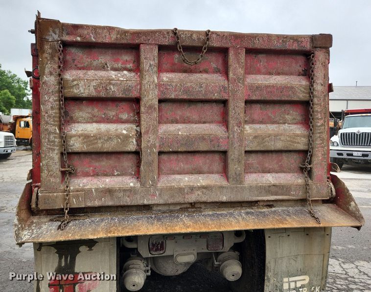 image for item LX9580 1995 Ford LNT8000  dump truck