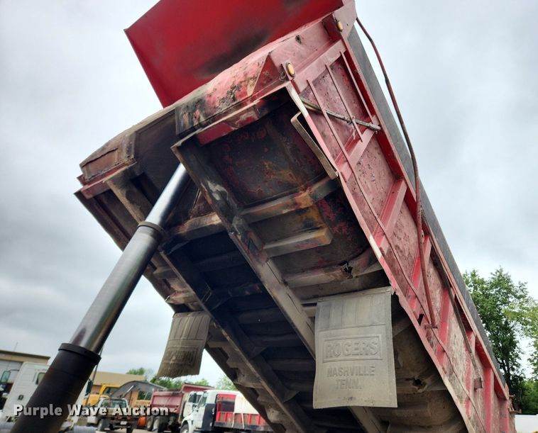 image for item LX9580 1995 Ford LNT8000  dump truck