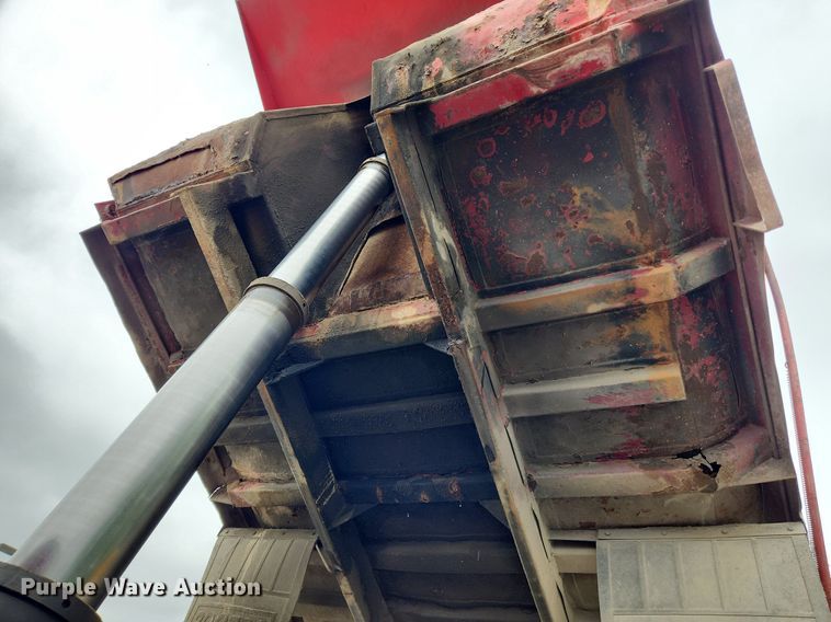 image for item LX9580 1995 Ford LNT8000  dump truck