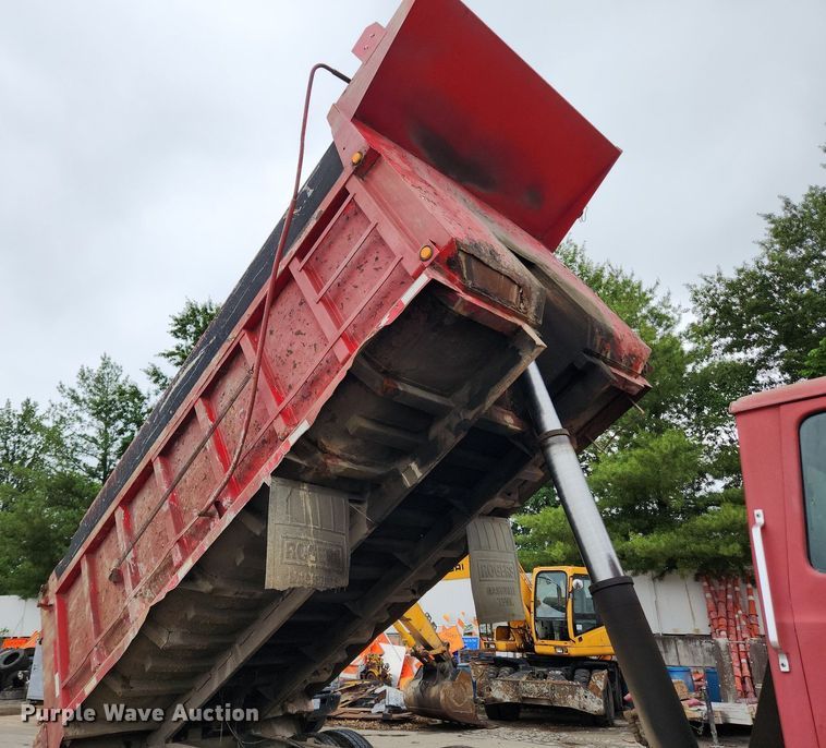 image for item LX9580 1995 Ford LNT8000  dump truck