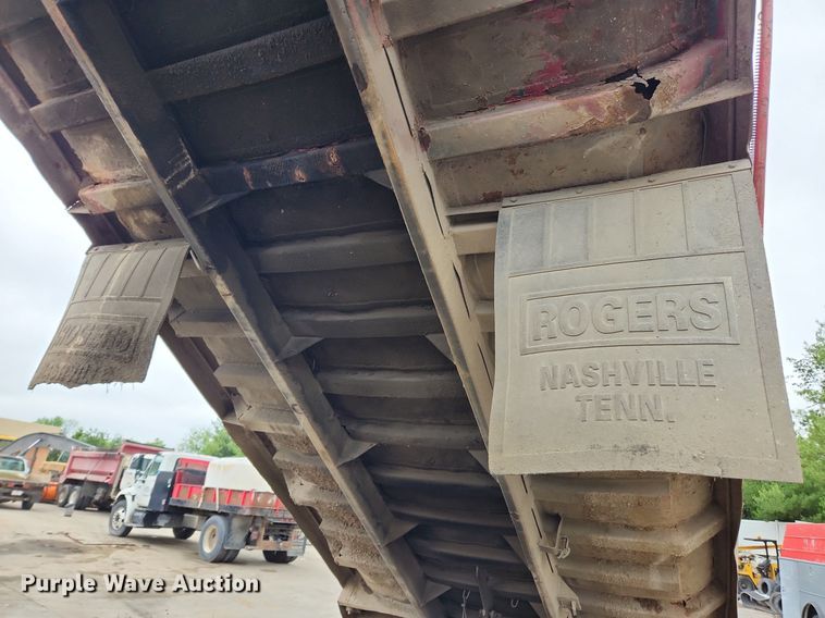 image for item LX9580 1995 Ford LNT8000  dump truck