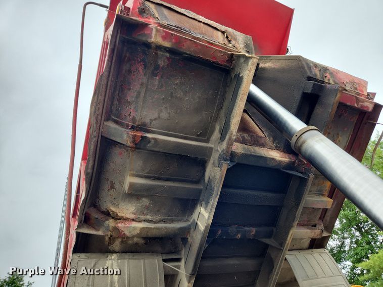 image for item LX9580 1995 Ford LNT8000  dump truck