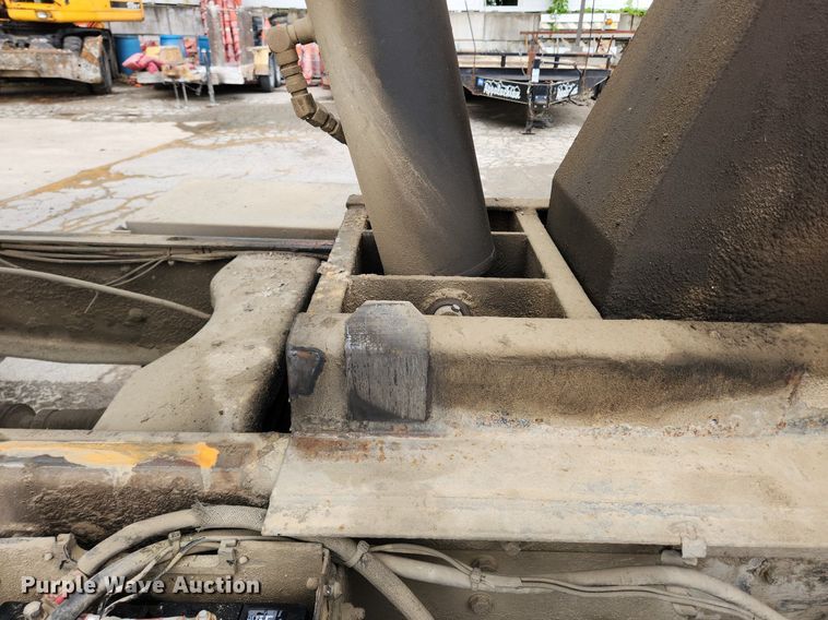 image for item LX9580 1995 Ford LNT8000  dump truck