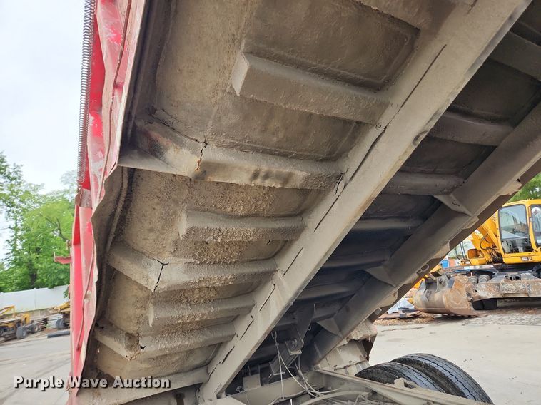 image for item LX9580 1995 Ford LNT8000  dump truck