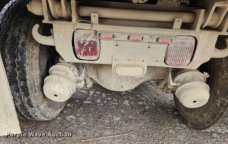 image for item LX9580 1995 Ford LNT8000  dump truck