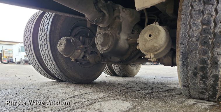 image for item LX9580 1995 Ford LNT8000  dump truck