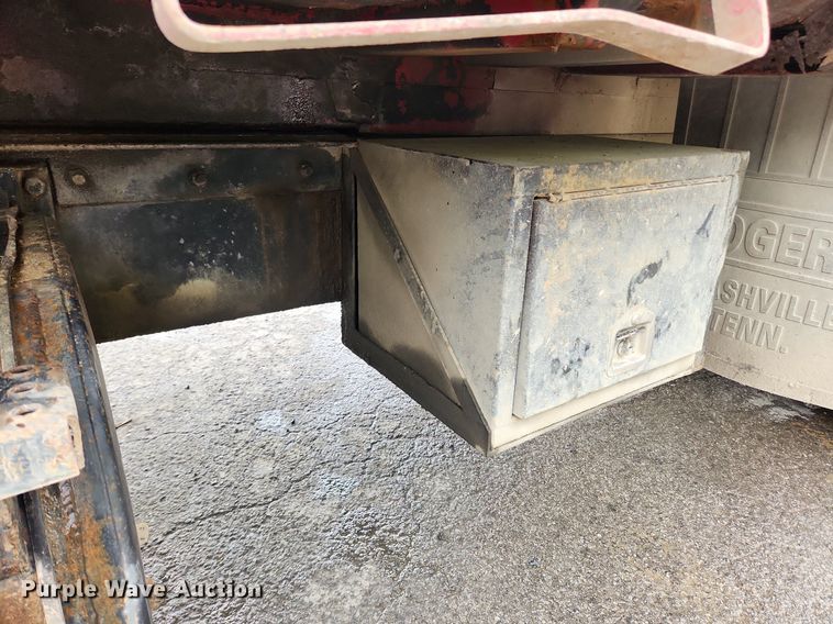 image for item LX9580 1995 Ford LNT8000  dump truck