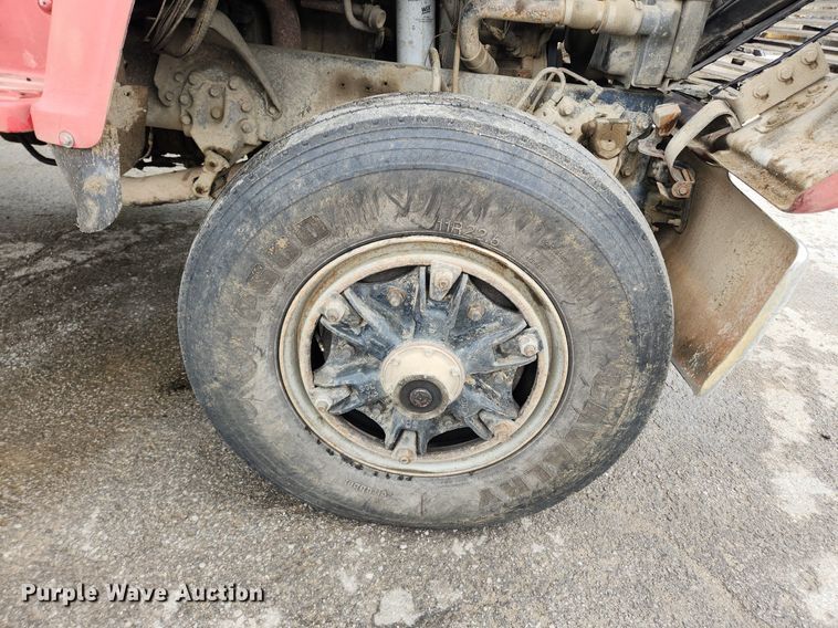 image for item LX9580 1995 Ford LNT8000  dump truck