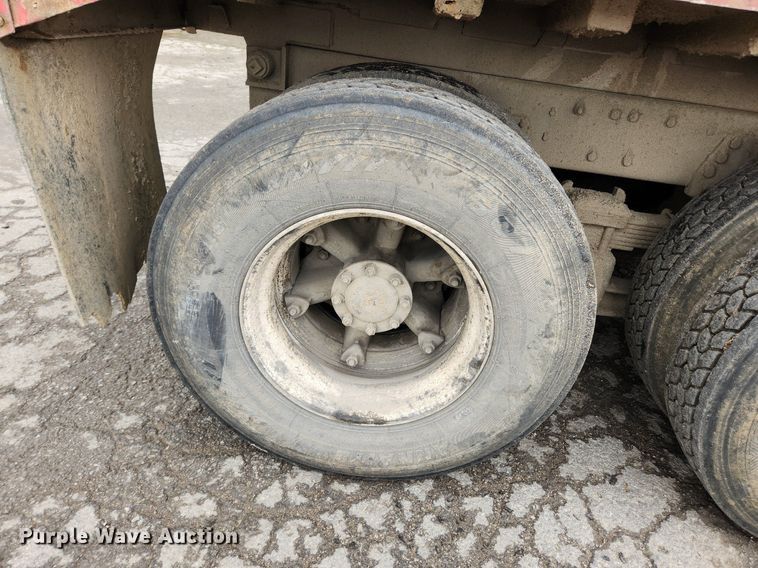 image for item LX9580 1995 Ford LNT8000  dump truck