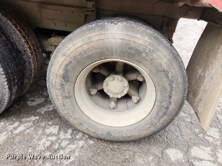 image for item LX9580 1995 Ford LNT8000  dump truck