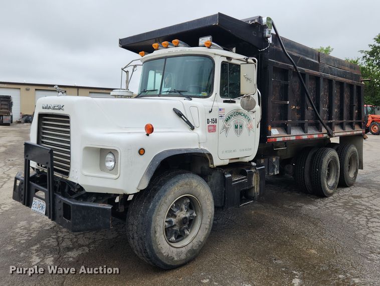 image for item LX9581 1999 Mack DM690S  dump truck