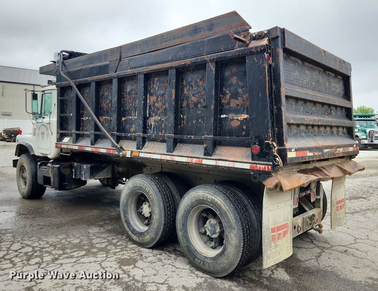 image for item LX9581 1999 Mack DM690S  dump truck