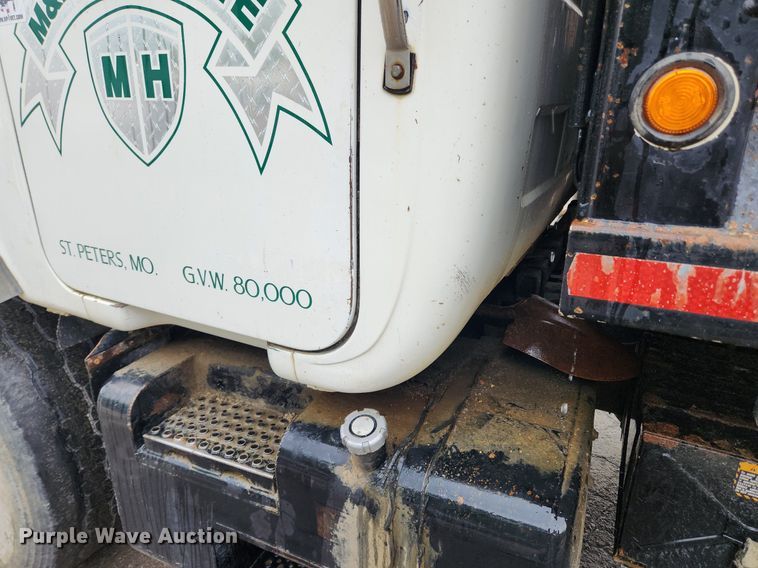 image for item LX9581 1999 Mack DM690S  dump truck