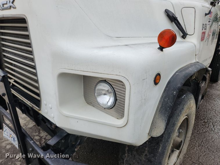 image for item LX9581 1999 Mack DM690S  dump truck