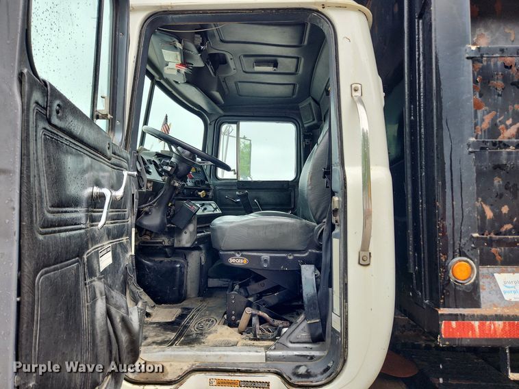 image for item LX9581 1999 Mack DM690S  dump truck