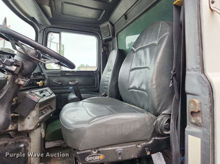 image for item LX9581 1999 Mack DM690S  dump truck