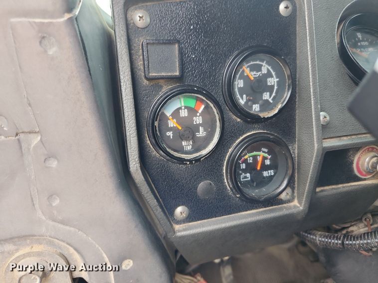 image for item LX9581 1999 Mack DM690S  dump truck