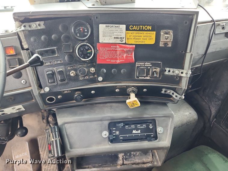 image for item LX9581 1999 Mack DM690S  dump truck