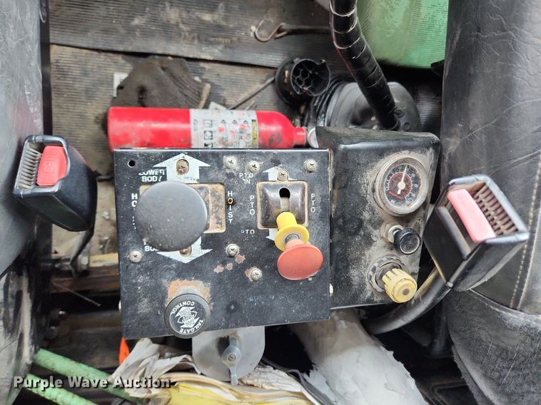 image for item LX9581 1999 Mack DM690S  dump truck