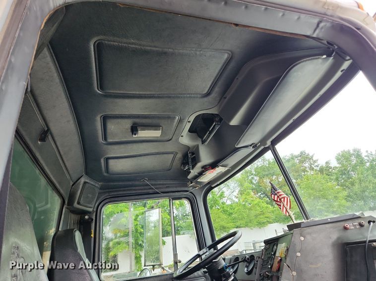 image for item LX9581 1999 Mack DM690S  dump truck