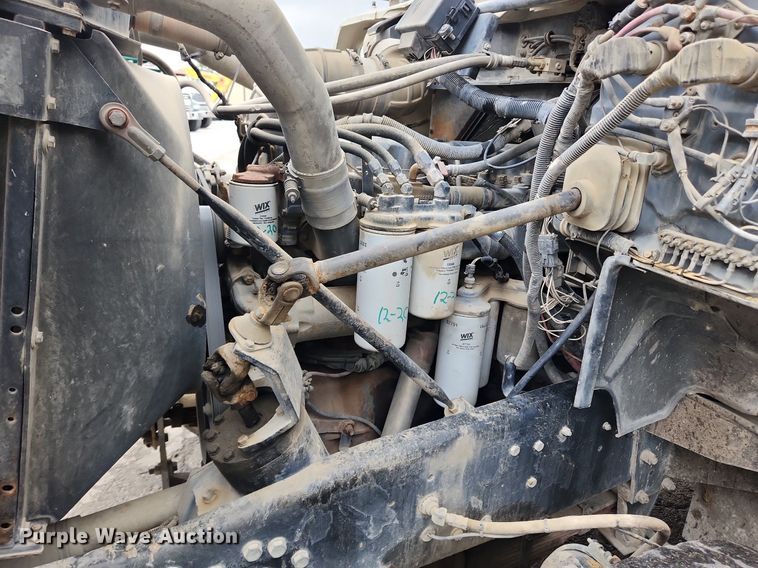 image for item LX9581 1999 Mack DM690S  dump truck