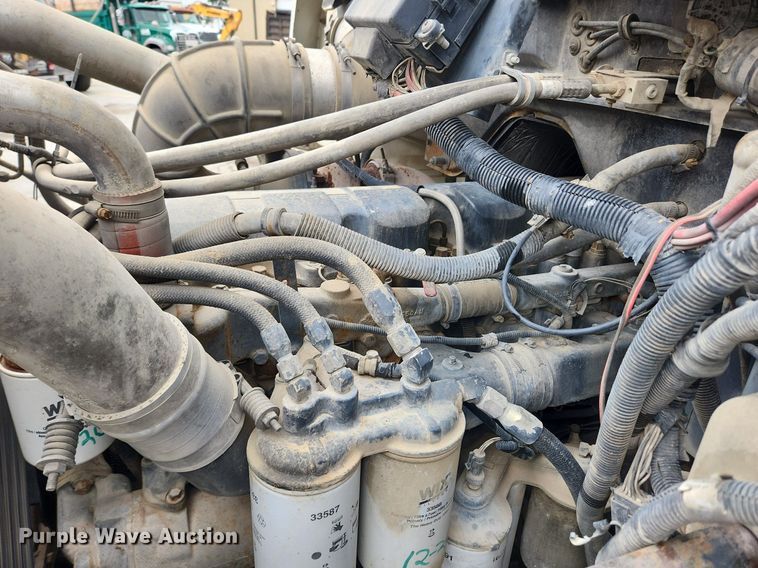 image for item LX9581 1999 Mack DM690S  dump truck