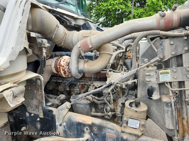 image for item LX9581 1999 Mack DM690S  dump truck