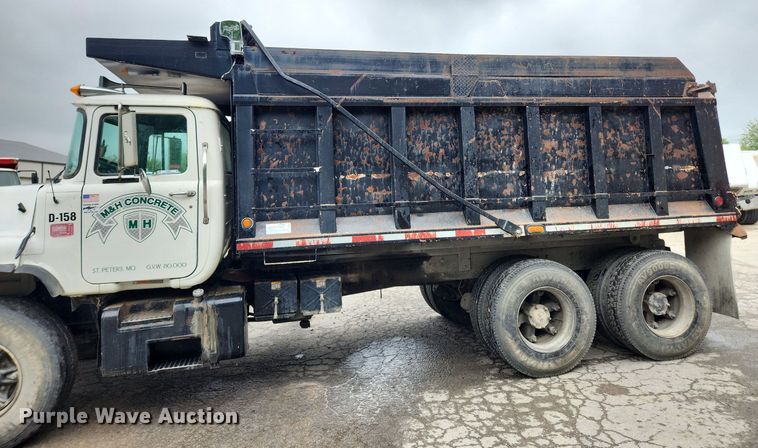 image for item LX9581 1999 Mack DM690S  dump truck