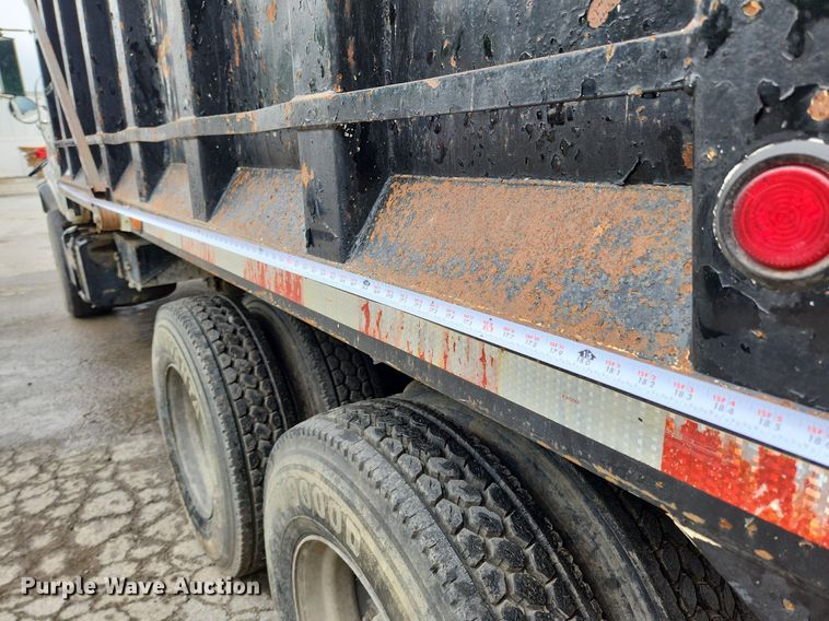 image for item LX9581 1999 Mack DM690S  dump truck