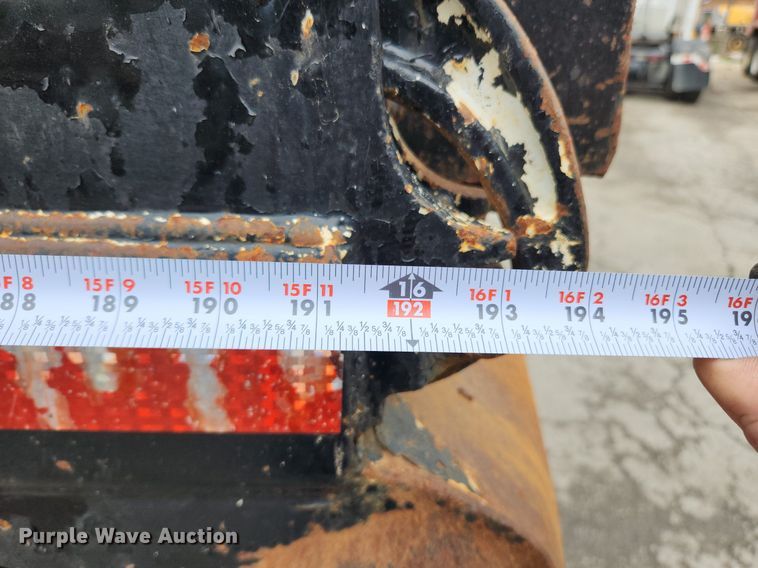 image for item LX9581 1999 Mack DM690S  dump truck