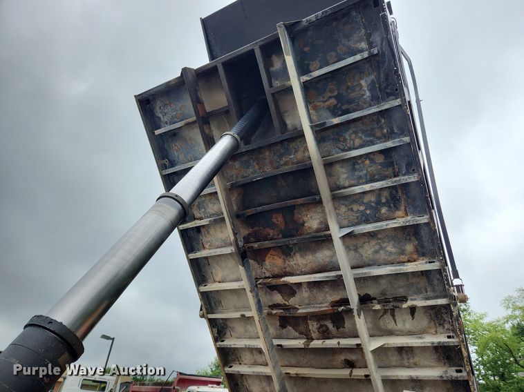 image for item LX9581 1999 Mack DM690S  dump truck