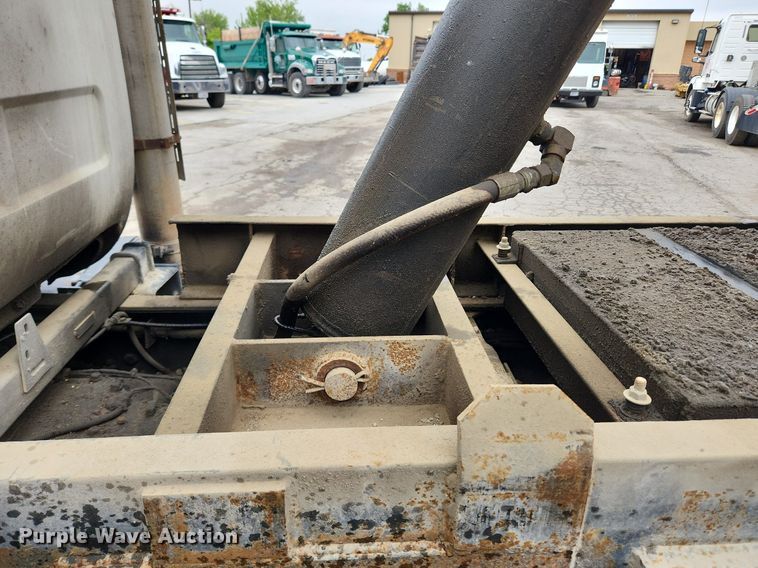 image for item LX9581 1999 Mack DM690S  dump truck