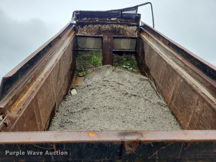 image for item LX9581 1999 Mack DM690S  dump truck