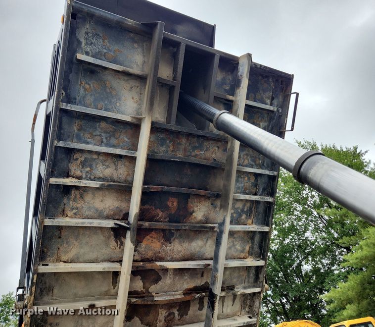 image for item LX9581 1999 Mack DM690S  dump truck