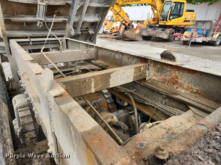 image for item LX9581 1999 Mack DM690S  dump truck