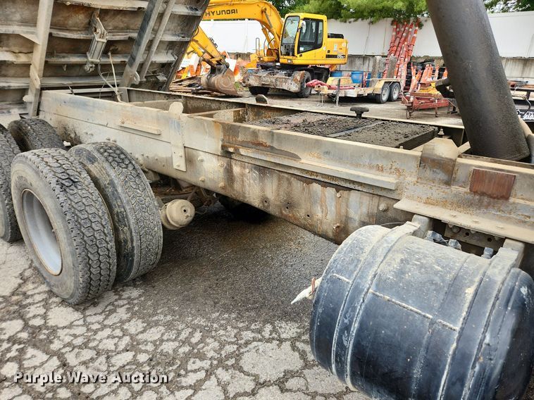 image for item LX9581 1999 Mack DM690S  dump truck