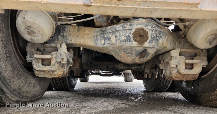 image for item LX9581 1999 Mack DM690S  dump truck