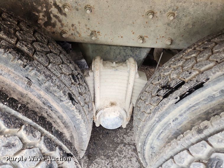 image for item LX9581 1999 Mack DM690S  dump truck