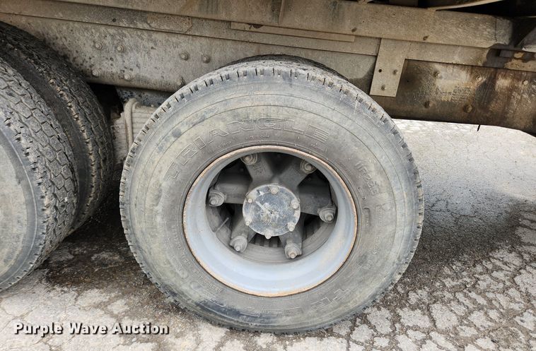 image for item LX9581 1999 Mack DM690S  dump truck