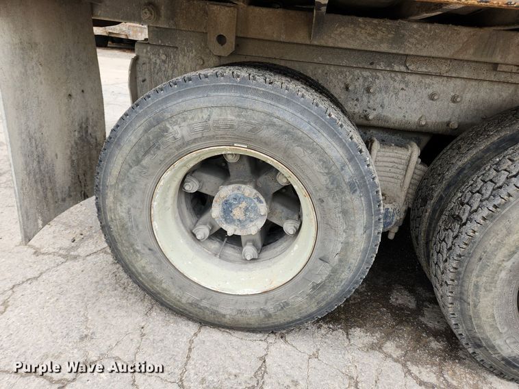 image for item LX9581 1999 Mack DM690S  dump truck