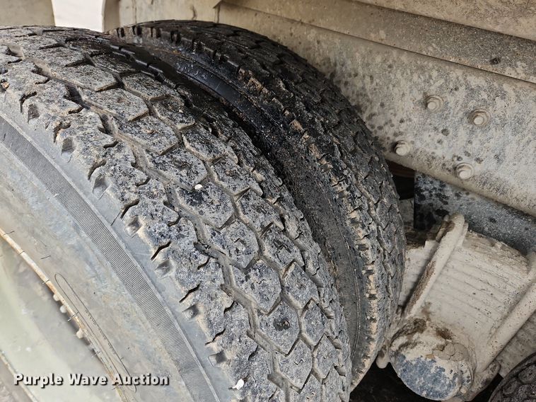 image for item LX9581 1999 Mack DM690S  dump truck